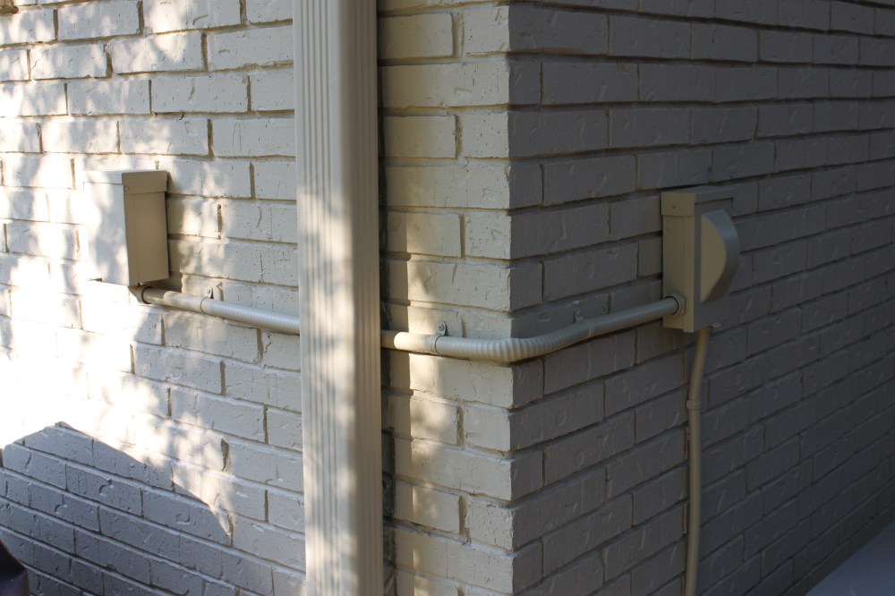 Stuff on th eside of the house painted