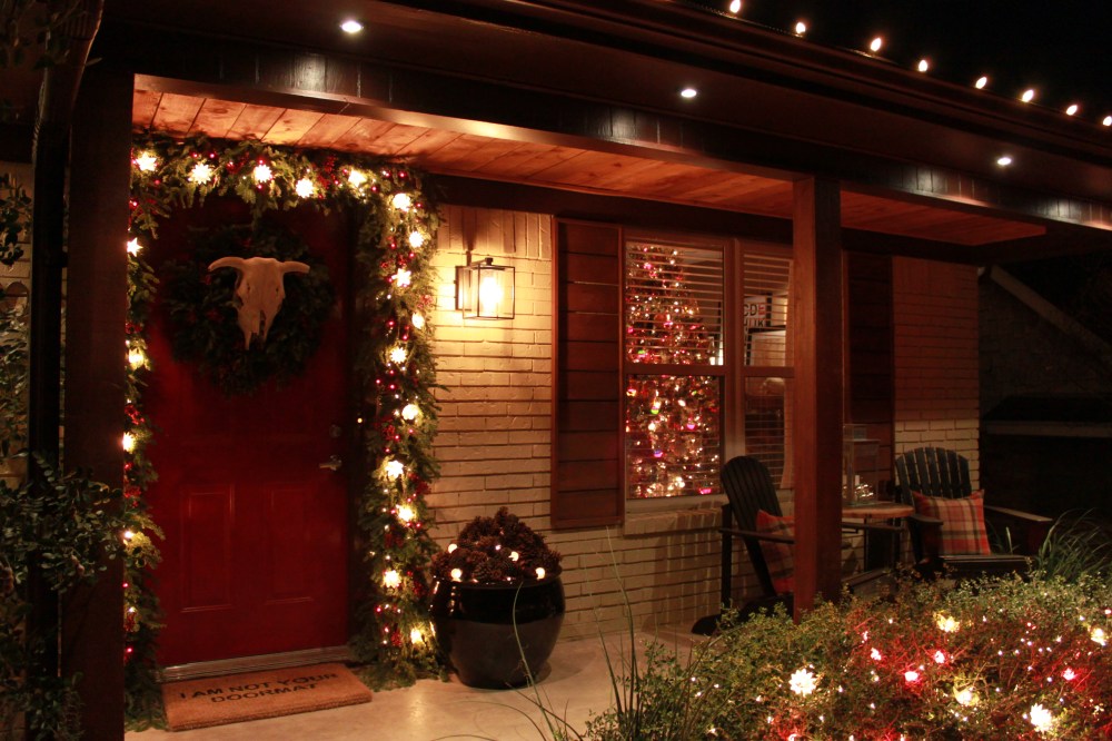 Cavender Pourch with Christmas Lights