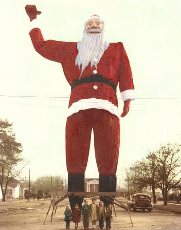 "Big Santa" Before he Moved to the State Fair