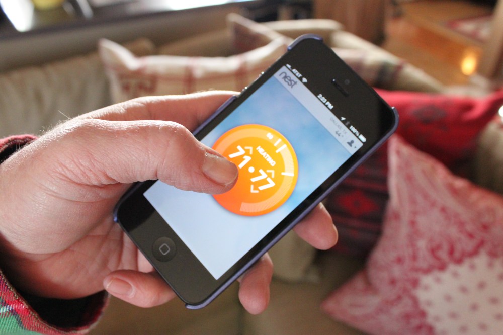Control the nest Thermostat with your iPhone