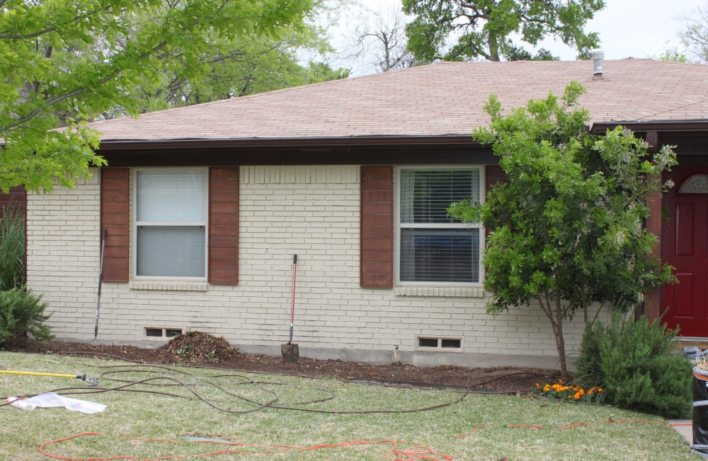 Front of House Without Hawthorne