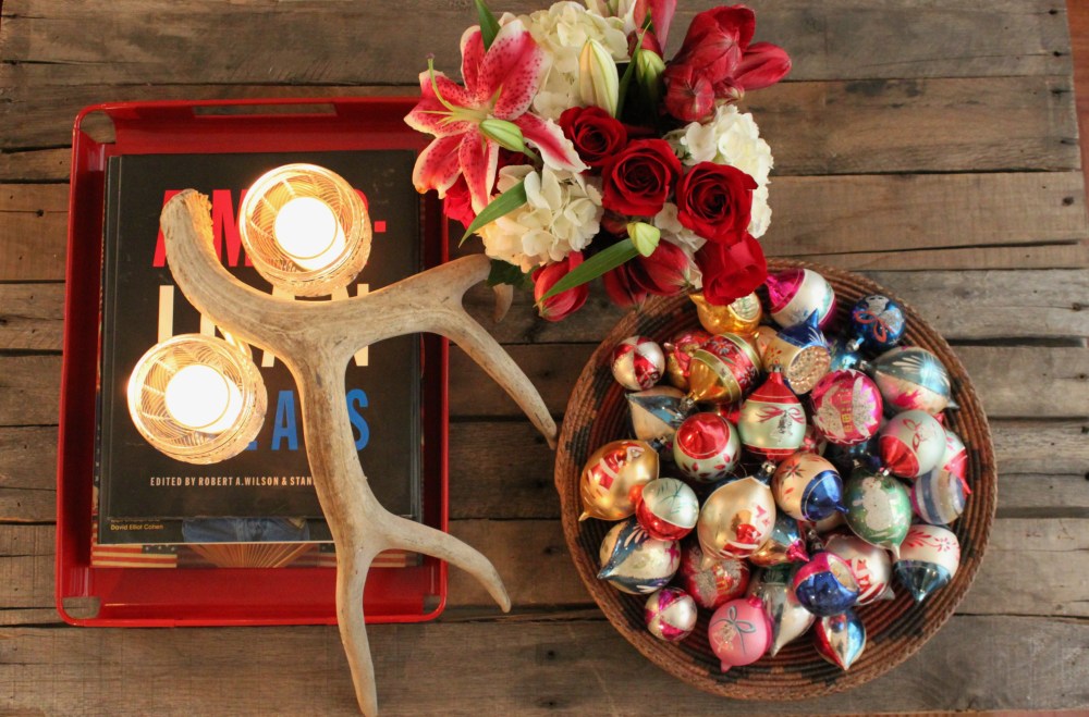 Pallet Coffee Table Decked out for Christmas