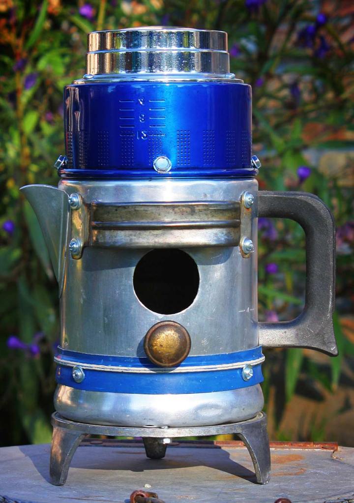 Speed Boat Birdhouse from Gadget Sponge