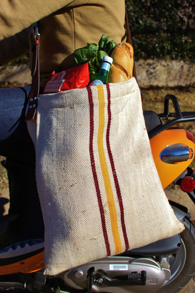 Long Shot of the Grain Sack Grocery Bag in Action