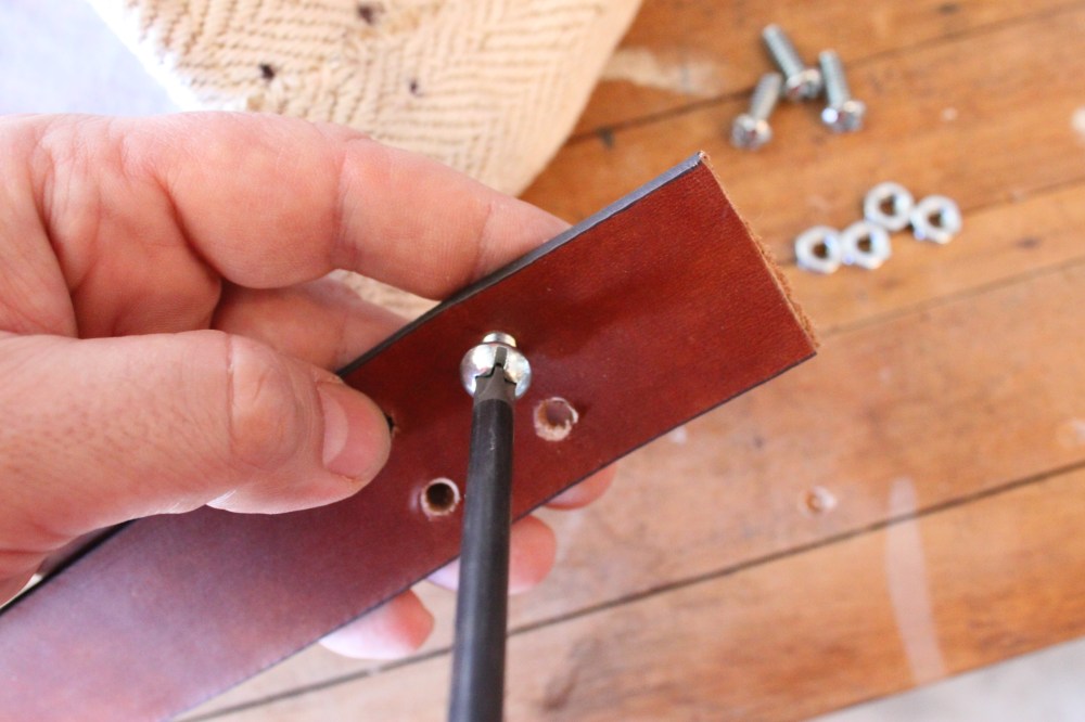 Screw a Screw Throught the belt