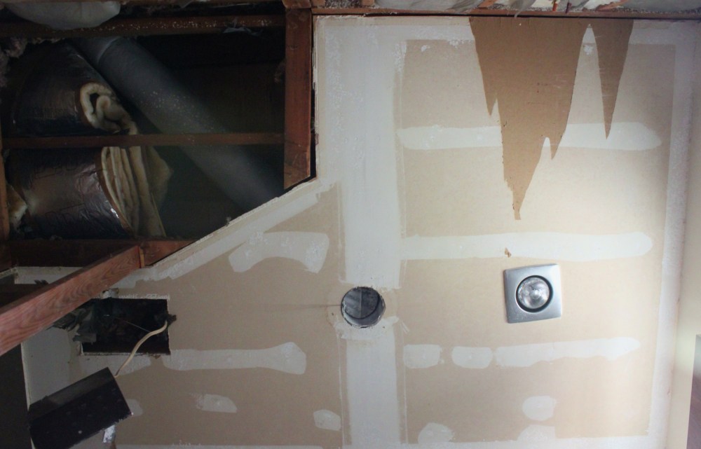 Master Bathroom Ceiling After Jamie Scrapped the Popcorn Off