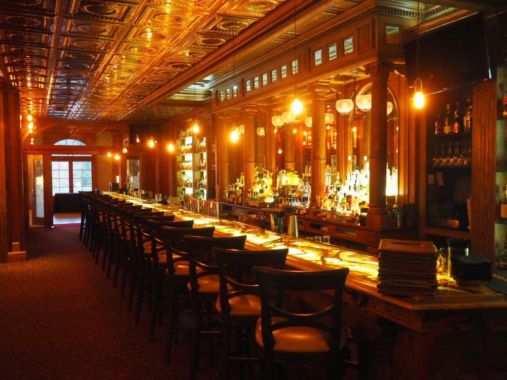 the-bar-at-the-stanley-hotel