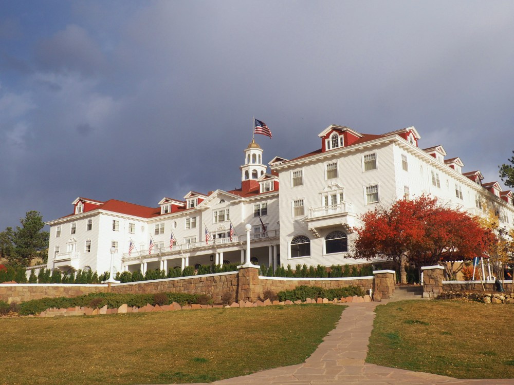 the-stunning-stanley-hotel-in-estes-park-colorado