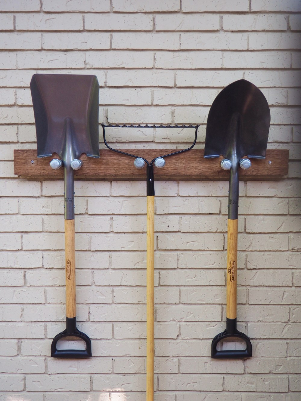 garden-tool-rack-with-tools-longways