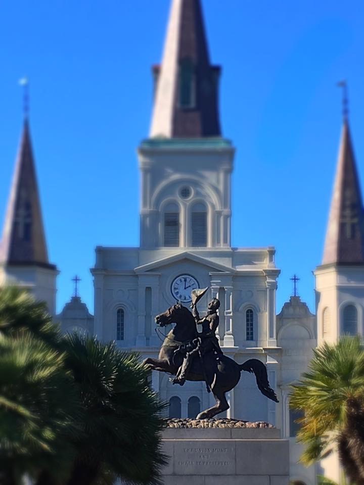 stonewall-jackson-in-front-of-st-louis-church-in-jackson-square